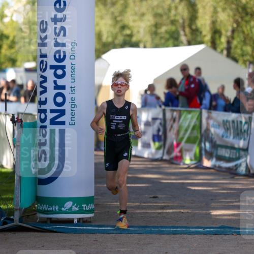 01.09.2024 - 17. Tribühne Triathlon Michael Strokosch http://msf.ph/oto/6930755 01.09.2024 09:46:40 Ziel 94 meine-sportfotos.de