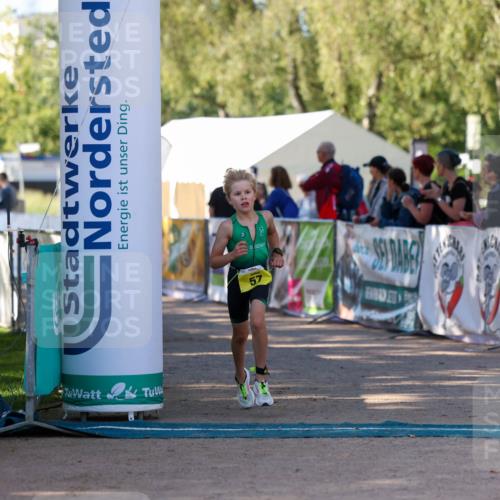 01.09.2024 - 17. Tribühne Triathlon Michael Strokosch http://msf.ph/oto/6930772 01.09.2024 09:46:50 Ziel 57 meine-sportfotos.de