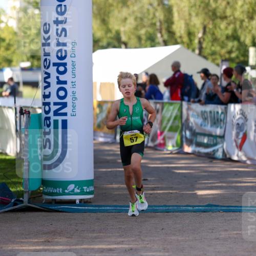 01.09.2024 - 17. Tribühne Triathlon Michael Strokosch http://msf.ph/oto/6930774 01.09.2024 09:46:50 Ziel 57 meine-sportfotos.de