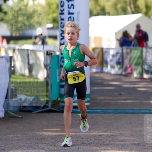 01.09.2024 - 17. Tribühne Triathlon Michael Strokosch http://msf.ph/oto/6930782 01.09.2024 09:46:52 Ziel 57 meine-sportfotos.de
