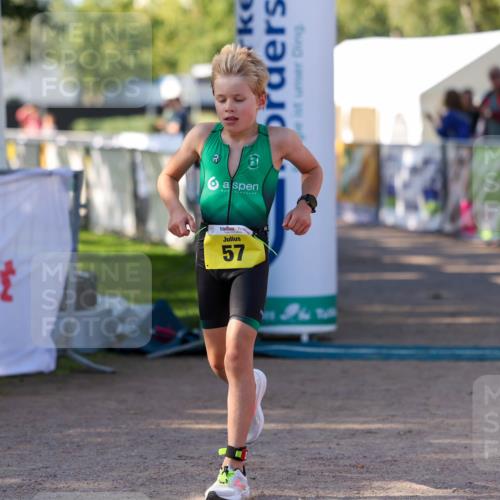 01.09.2024 - 17. Tribühne Triathlon Michael Strokosch http://msf.ph/oto/6930785 01.09.2024 09:46:52 Ziel 57 meine-sportfotos.de