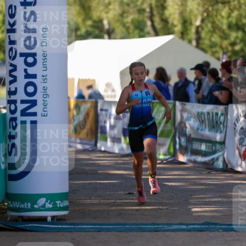 01.09.2024 - 17. Tribühne Triathlon Michael Strokosch http://msf.ph/oto/6930804 01.09.2024 09:47:29 Ziel 132 meine-sportfotos.de