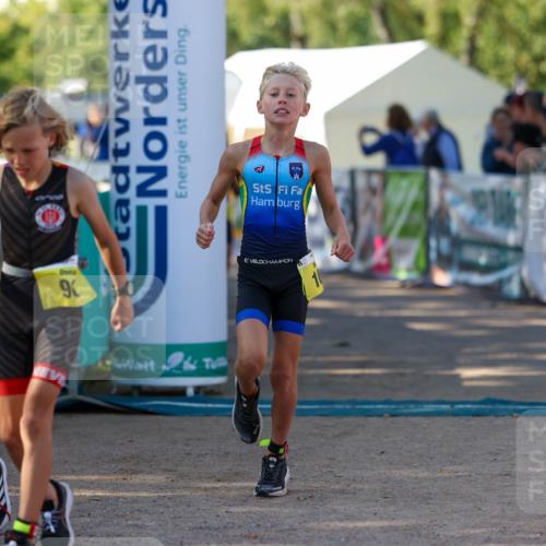 01.09.2024 - 17. Tribühne Triathlon Michael Strokosch http://msf.ph/oto/6930846 01.09.2024 09:47:43 Ziel 67, 71, 89, 90, 106, 119, 131 meine-sportfotos.de