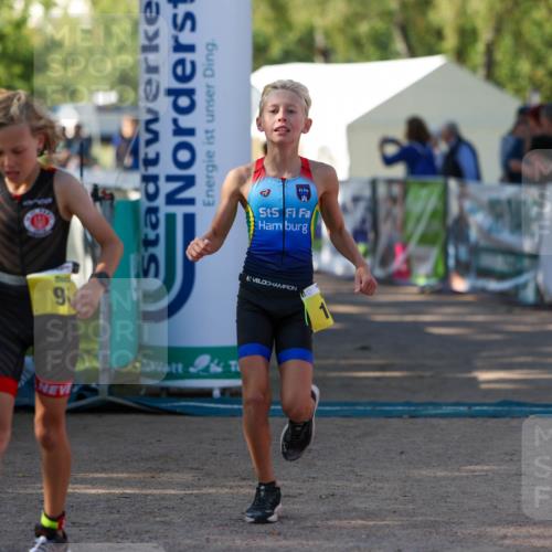 01.09.2024 - 17. Tribühne Triathlon Michael Strokosch http://msf.ph/oto/6930849 01.09.2024 09:47:43 Ziel 67, 71, 89, 90, 106, 119, 131 meine-sportfotos.de
