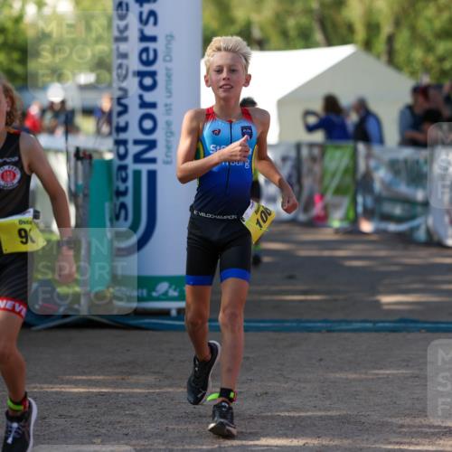 01.09.2024 - 17. Tribühne Triathlon Michael Strokosch http://msf.ph/oto/6930850 01.09.2024 09:47:44 Ziel 66, 67, 71, 89, 90, 106, 119, 131 meine-sportfotos.de