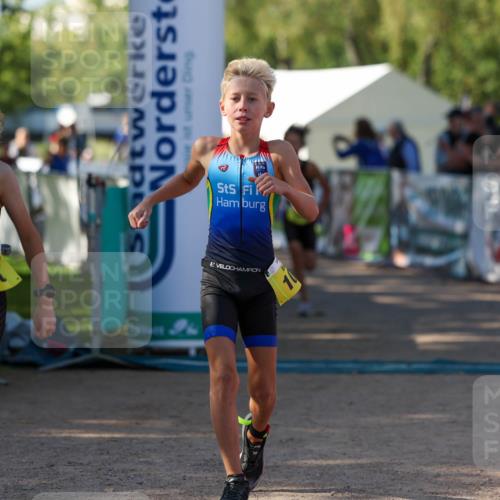 01.09.2024 - 17. Tribühne Triathlon Michael Strokosch http://msf.ph/oto/6930854 01.09.2024 09:47:44 Ziel 66, 67, 71, 89, 90, 106, 119, 131 meine-sportfotos.de