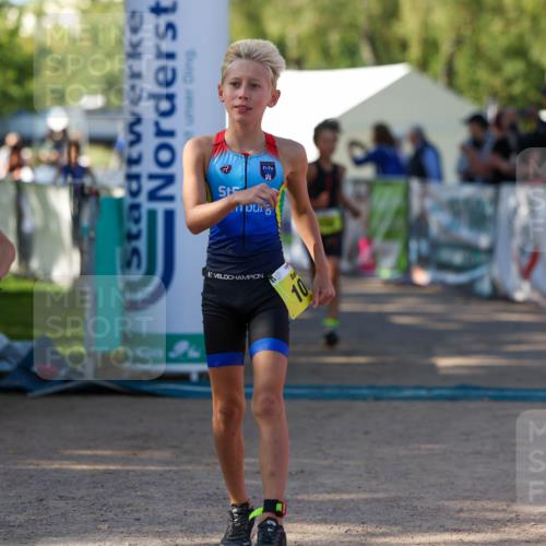 01.09.2024 - 17. Tribühne Triathlon Michael Strokosch http://msf.ph/oto/6930856 01.09.2024 09:47:44 Ziel 66, 67, 71, 89, 90, 106, 119, 131 meine-sportfotos.de