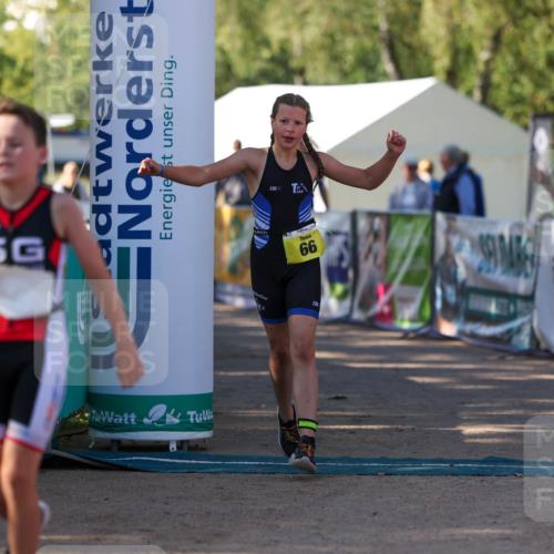 01.09.2024 - 17. Tribühne Triathlon Michael Strokosch http://msf.ph/oto/6930885 01.09.2024 09:47:51 Ziel 66, 71, 131 meine-sportfotos.de