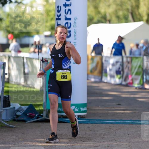 01.09.2024 - 17. Tribühne Triathlon Michael Strokosch http://msf.ph/oto/6930893 01.09.2024 09:47:52 Ziel 66, 71, 131 meine-sportfotos.de