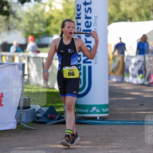 01.09.2024 - 17. Tribühne Triathlon Michael Strokosch http://msf.ph/oto/6930895 01.09.2024 09:47:52 Ziel 66, 71, 131 meine-sportfotos.de