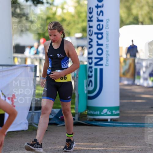 01.09.2024 - 17. Tribühne Triathlon Michael Strokosch http://msf.ph/oto/6930899 01.09.2024 09:47:53 Ziel 66, 71, 131 meine-sportfotos.de