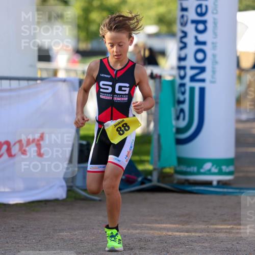 01.09.2024 - 17. Tribühne Triathlon Michael Strokosch http://msf.ph/oto/6930937 01.09.2024 09:49:12 Ziel 88, 133 meine-sportfotos.de