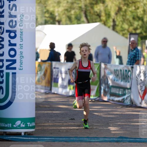 01.09.2024 - 17. Tribühne Triathlon Michael Strokosch http://msf.ph/oto/6930947 01.09.2024 09:49:16 Ziel 133 meine-sportfotos.de