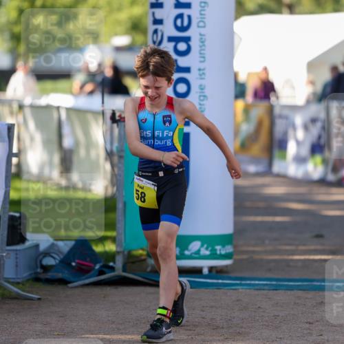 01.09.2024 - 17. Tribühne Triathlon Michael Strokosch http://msf.ph/oto/6931042 01.09.2024 09:49:43 Ziel 58, 103 meine-sportfotos.de