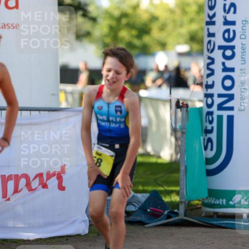 01.09.2024 - 17. Tribühne Triathlon Michael Strokosch http://msf.ph/oto/6931046 01.09.2024 09:49:45 Ziel 58, 103, 136 meine-sportfotos.de