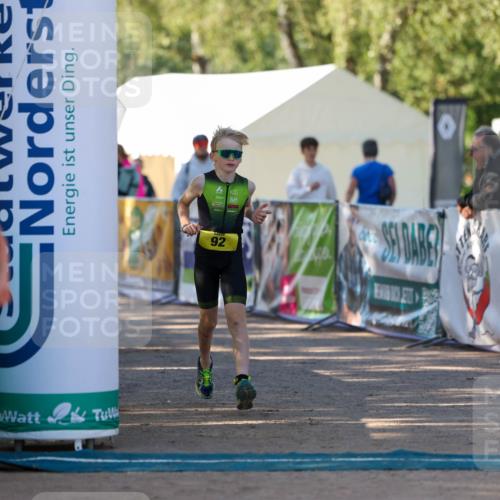 01.09.2024 - 17. Tribühne Triathlon Michael Strokosch http://msf.ph/oto/6931106 01.09.2024 09:50:04 Ziel 70, 92, 99, 128 meine-sportfotos.de