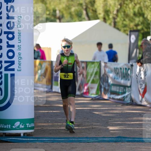 01.09.2024 - 17. Tribühne Triathlon Michael Strokosch http://msf.ph/oto/6931109 01.09.2024 09:50:05 Ziel 70, 92, 99, 128 meine-sportfotos.de
