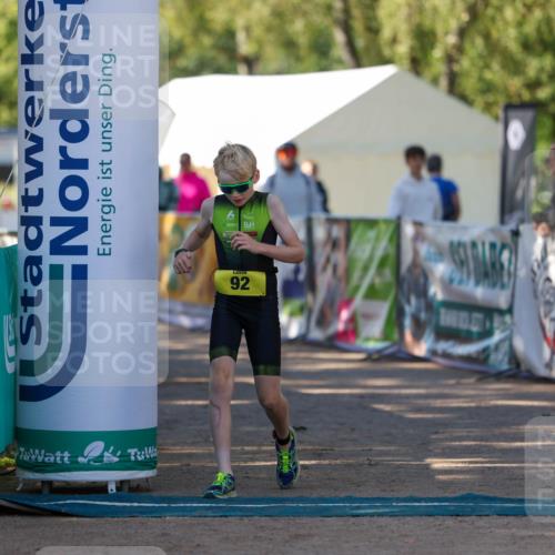 01.09.2024 - 17. Tribühne Triathlon Michael Strokosch http://msf.ph/oto/6931113 01.09.2024 09:50:05 Ziel 70, 92, 99, 128 meine-sportfotos.de