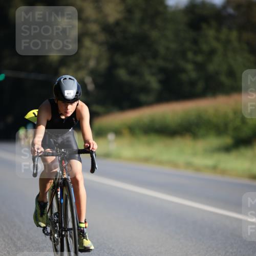 01.09.2024 - 17. Tribühne Triathlon H.Heesch http://msf.ph/oto/6937017 01.09.2024 09:37:01 Radfahren 114, 117 meine-sportfotos.de