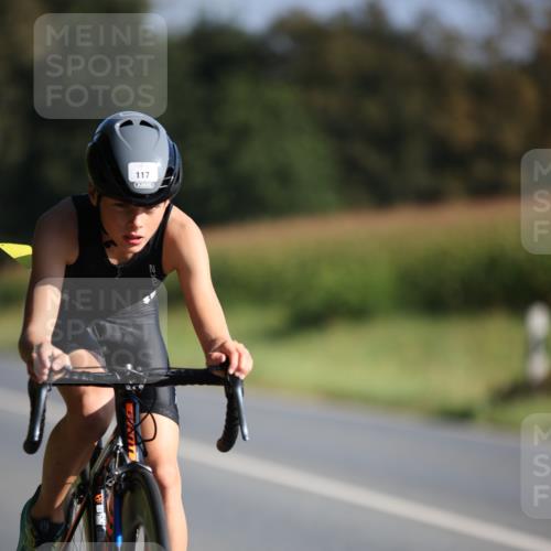 01.09.2024 - 17. Tribühne Triathlon H.Heesch http://msf.ph/oto/6937040 01.09.2024 09:37:01 Radfahren 114, 117 meine-sportfotos.de
