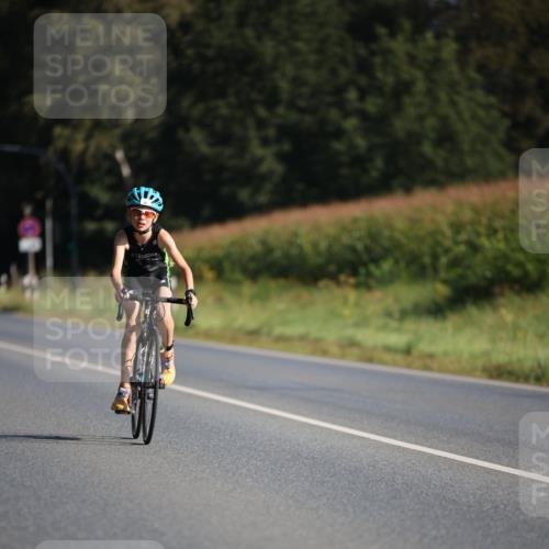 01.09.2024 - 17. Tribühne Triathlon H.Heesch http://msf.ph/oto/6937106 01.09.2024 09:38:21 Radfahren 94, 133 meine-sportfotos.de