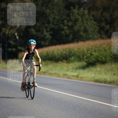 01.09.2024 - 17. Tribühne Triathlon H.Heesch http://msf.ph/oto/6937128 01.09.2024 09:38:21 Radfahren 94, 133 meine-sportfotos.de