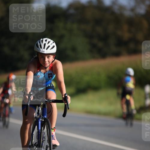 01.09.2024 - 17. Tribühne Triathlon H.Heesch http://msf.ph/oto/6937185 01.09.2024 09:38:59 Radfahren 58, 67, 71, 78, 83, 90, 92, 99, 100, 104, 119, 124, 130, 132 meine-sportfotos.de