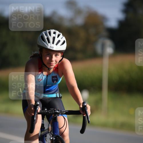 01.09.2024 - 17. Tribühne Triathlon H.Heesch http://msf.ph/oto/6937205 01.09.2024 09:38:59 Radfahren 58, 67, 71, 78, 83, 90, 92, 99, 100, 104, 119, 124, 130, 132 meine-sportfotos.de