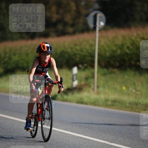 01.09.2024 - 17. Tribühne Triathlon H.Heesch http://msf.ph/oto/6937209 01.09.2024 09:39:00 Radfahren 58, 67, 71, 78, 83, 86, 90, 92, 99, 100, 104, 119, 124, 130, 132 meine-sportfotos.de