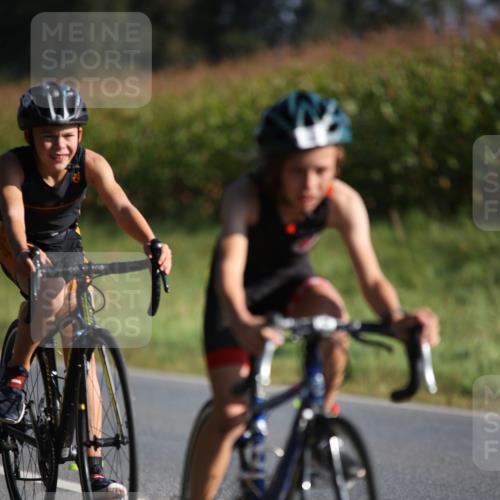 01.09.2024 - 17. Tribühne Triathlon H.Heesch http://msf.ph/oto/6937226 01.09.2024 09:39:02 Radfahren 58, 67, 71, 78, 83, 86, 90, 92, 99, 100, 104, 119, 124, 130, 134 meine-sportfotos.de