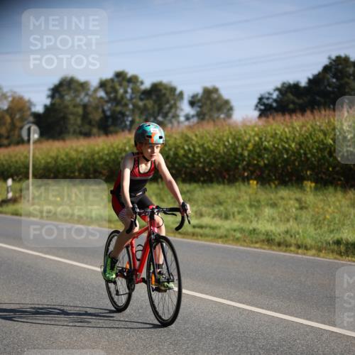 01.09.2024 - 17. Tribühne Triathlon H.Heesch http://msf.ph/oto/6937360 01.09.2024 09:40:15 Radfahren 65, 68, 85, 97, 127, 133 meine-sportfotos.de