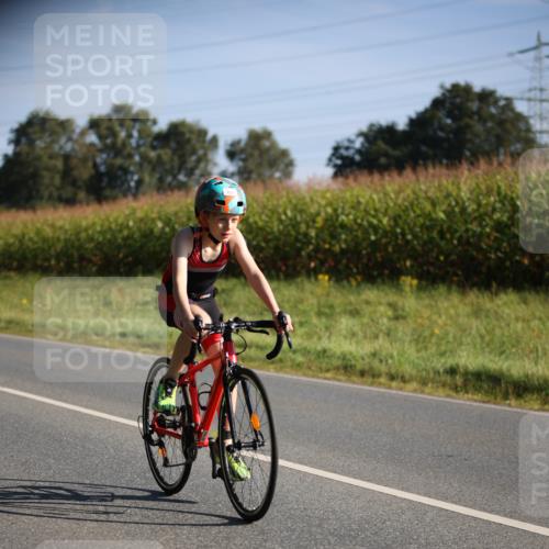 01.09.2024 - 17. Tribühne Triathlon H.Heesch http://msf.ph/oto/6937365 01.09.2024 09:40:15 Radfahren 65, 68, 85, 97, 127, 133 meine-sportfotos.de