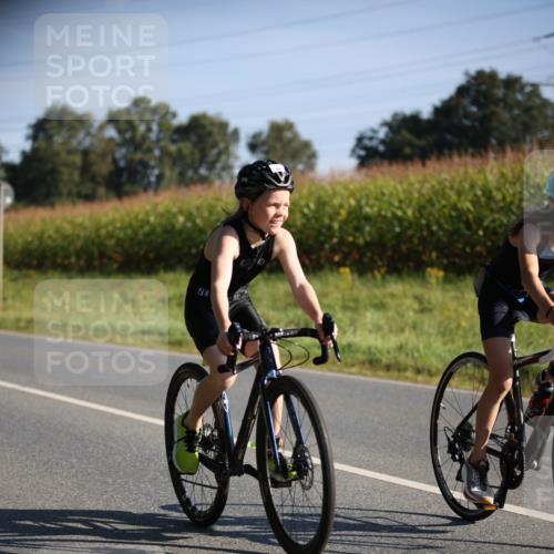 01.09.2024 - 17. Tribühne Triathlon H.Heesch http://msf.ph/oto/6937436 01.09.2024 09:40:23 Radfahren 62, 68, 85, 88, 103 meine-sportfotos.de