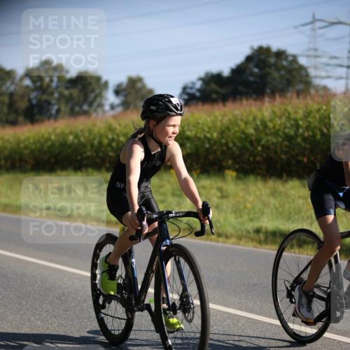 01.09.2024 - 17. Tribühne Triathlon H.Heesch http://msf.ph/oto/6937441 01.09.2024 09:40:23 Radfahren 62, 68, 85, 88, 103 meine-sportfotos.de