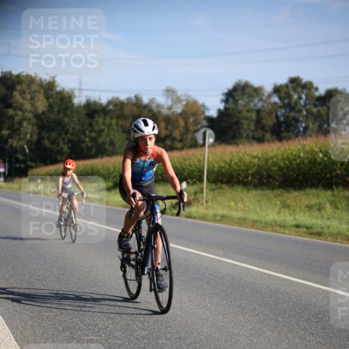 01.09.2024 - 17. Tribühne Triathlon H.Heesch http://msf.ph/oto/6937545 01.09.2024 09:40:39 Radfahren 58, 78, 79, 83, 84, 92, 99, 104, 136 meine-sportfotos.de