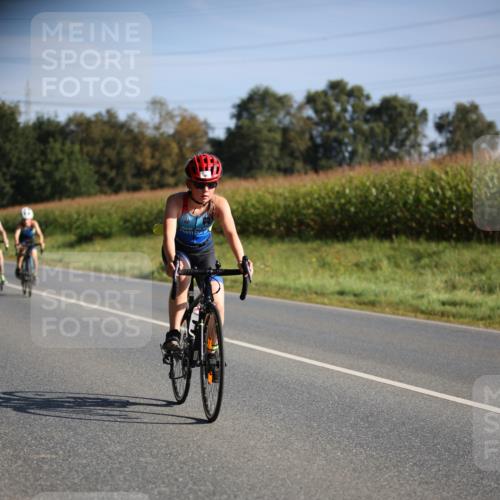 01.09.2024 - 17. Tribühne Triathlon H.Heesch http://msf.ph/oto/6937585 01.09.2024 09:40:45 Radfahren 58, 75, 78, 83, 84, 86, 92, 99, 100, 104, 124 meine-sportfotos.de