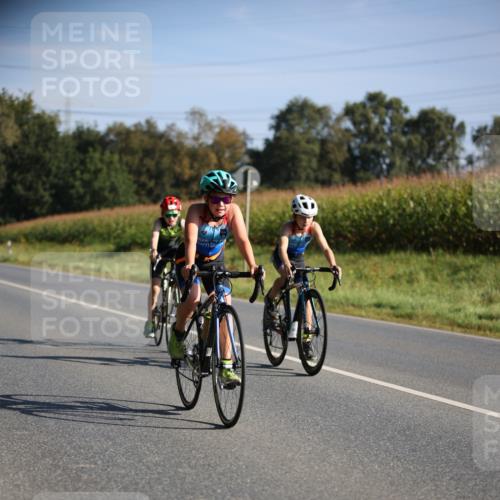 01.09.2024 - 17. Tribühne Triathlon H.Heesch http://msf.ph/oto/6937612 01.09.2024 09:40:47 Radfahren 58, 75, 78, 83, 84, 86, 92, 99, 100, 104, 124 meine-sportfotos.de