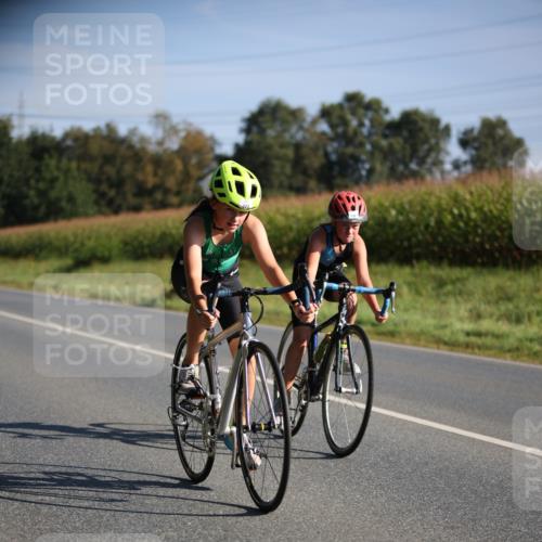 01.09.2024 - 17. Tribühne Triathlon H.Heesch http://msf.ph/oto/6937719 01.09.2024 09:40:52 Radfahren 75, 86, 100, 124, 128 meine-sportfotos.de
