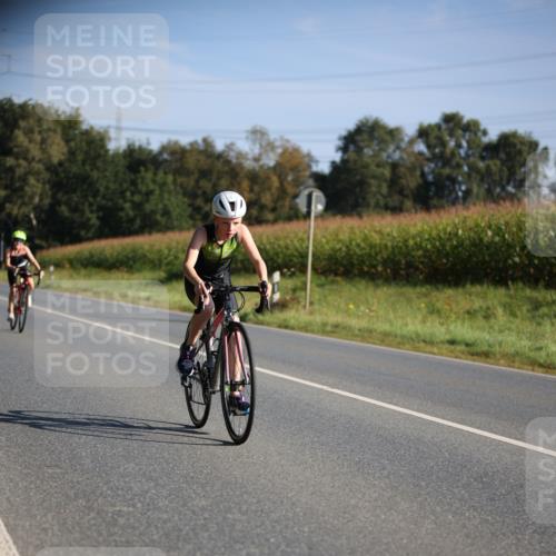 01.09.2024 - 17. Tribühne Triathlon H.Heesch http://msf.ph/oto/6937731 01.09.2024 09:41:01 Radfahren 113, 121, 128 meine-sportfotos.de