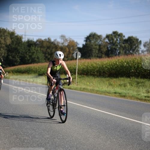 01.09.2024 - 17. Tribühne Triathlon H.Heesch http://msf.ph/oto/6937735 01.09.2024 09:41:01 Radfahren 113, 121, 128 meine-sportfotos.de