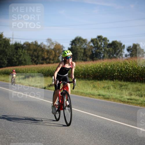 01.09.2024 - 17. Tribühne Triathlon H.Heesch http://msf.ph/oto/6937756 01.09.2024 09:41:03 Radfahren 70, 113, 121, 128 meine-sportfotos.de