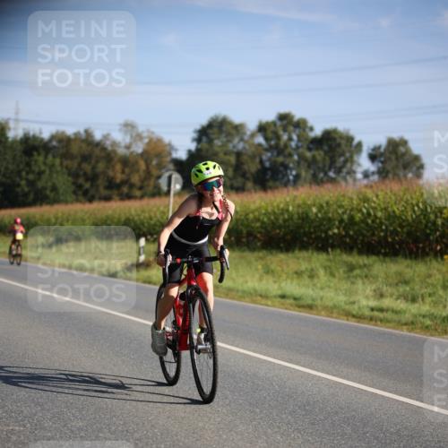 01.09.2024 - 17. Tribühne Triathlon H.Heesch http://msf.ph/oto/6937763 01.09.2024 09:41:03 Radfahren 70, 113, 121, 128 meine-sportfotos.de