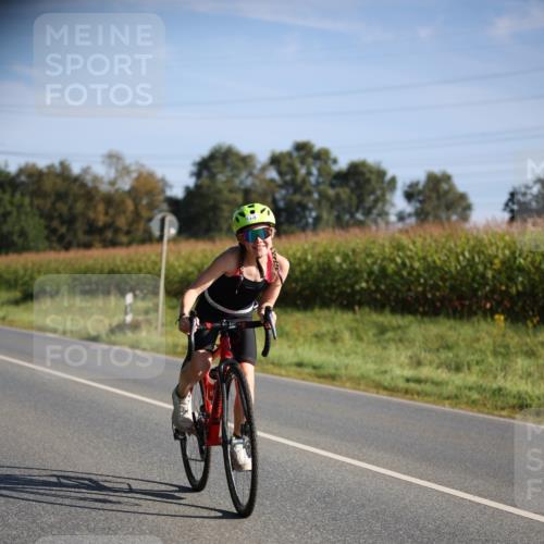 01.09.2024 - 17. Tribühne Triathlon H.Heesch http://msf.ph/oto/6937768 01.09.2024 09:41:03 Radfahren 70, 113, 121, 128 meine-sportfotos.de
