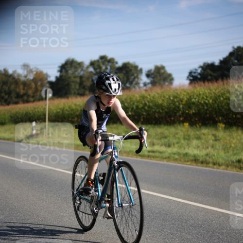 01.09.2024 - 17. Tribühne Triathlon H.Heesch http://msf.ph/oto/6937806 01.09.2024 09:41:13 Radfahren 70, 77, 96 meine-sportfotos.de