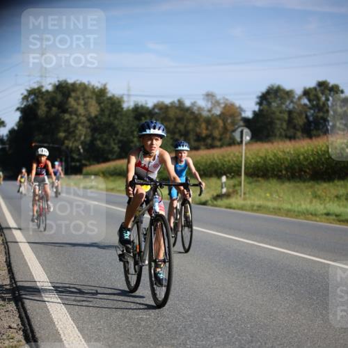 01.09.2024 - 17. Tribühne Triathlon H.Heesch http://msf.ph/oto/6937865 01.09.2024 09:41:30 Radfahren 63, 80, 81, 87, 110, 112, 123 meine-sportfotos.de