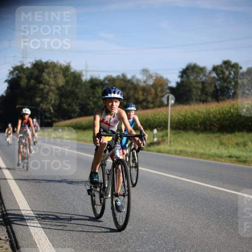 01.09.2024 - 17. Tribühne Triathlon H.Heesch http://msf.ph/oto/6937870 01.09.2024 09:41:30 Radfahren 63, 80, 81, 87, 110, 112, 123 meine-sportfotos.de