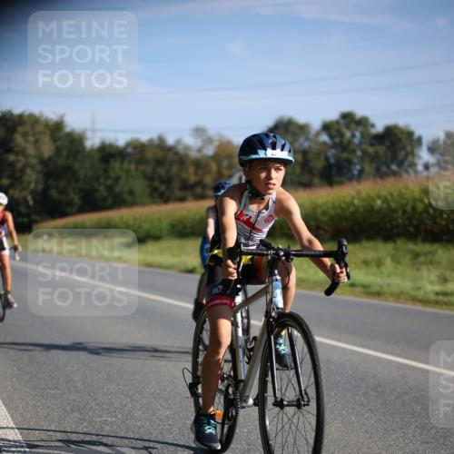 01.09.2024 - 17. Tribühne Triathlon H.Heesch http://msf.ph/oto/6937885 01.09.2024 09:41:30 Radfahren 63, 80, 81, 87, 110, 112, 123 meine-sportfotos.de
