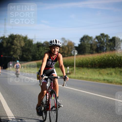 01.09.2024 - 17. Tribühne Triathlon H.Heesch http://msf.ph/oto/6937895 01.09.2024 09:41:31 Radfahren 63, 80, 81, 87, 110, 112, 123 meine-sportfotos.de