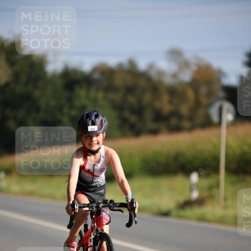 01.09.2024 - 17. Tribühne Triathlon H.Heesch http://msf.ph/oto/6938097 01.09.2024 09:42:56 Radfahren 74, 75, 121 meine-sportfotos.de