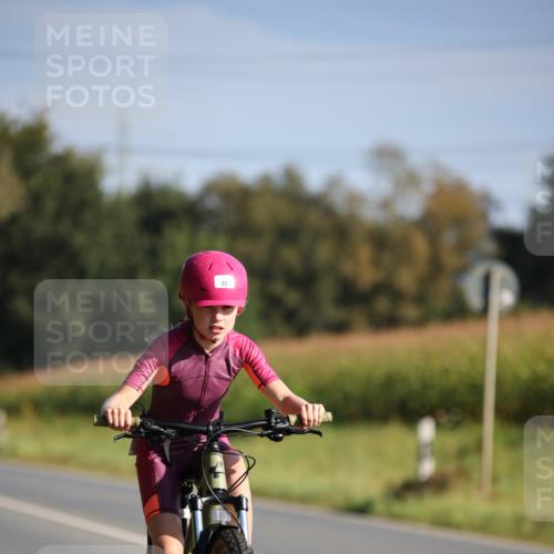 01.09.2024 - 17. Tribühne Triathlon H.Heesch http://msf.ph/oto/6938114 01.09.2024 09:42:58 Radfahren 74, 75, 121 meine-sportfotos.de